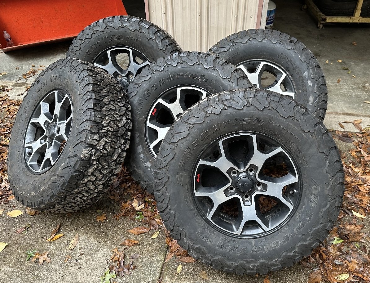 (5) JL Wrangler Rubicon Wheels with BFG AT tires