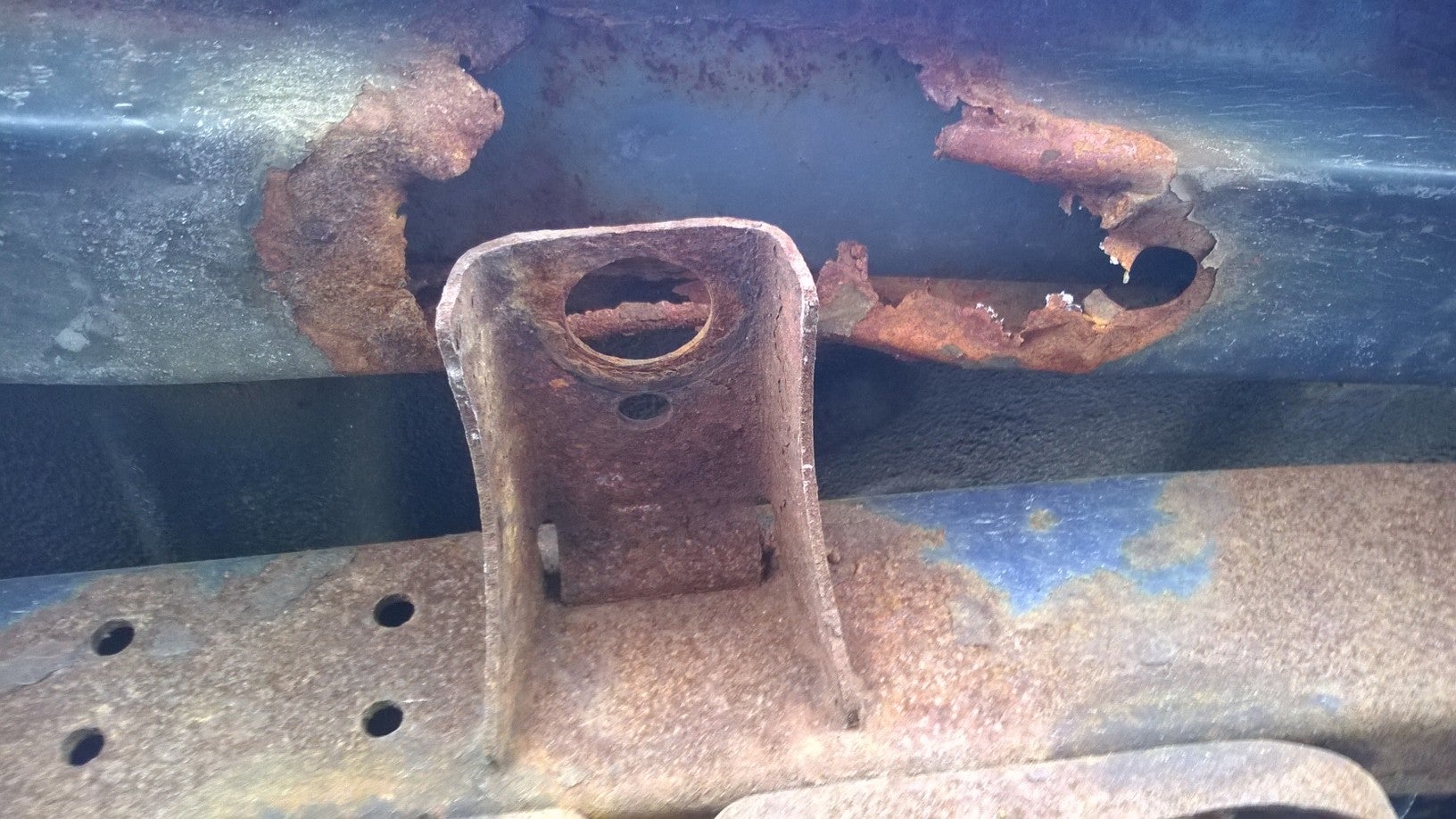 rusted through frame at body mounts | Jeep Enthusiast Forums
